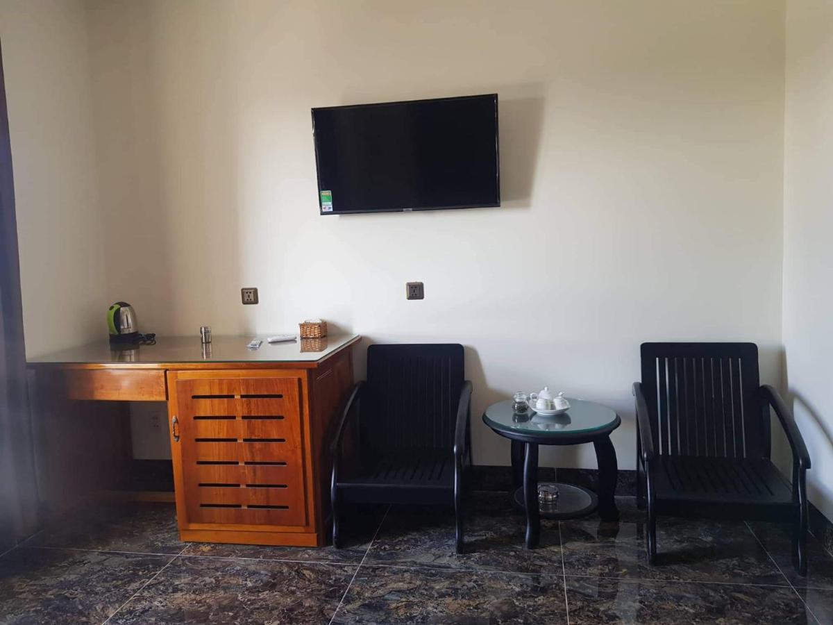 Khách sạn Hoàng Gia Bac Lieu Extérieur photo