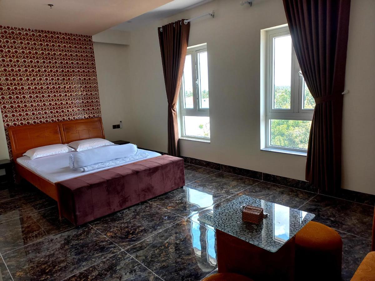 Khách sạn Hoàng Gia Bac Lieu Extérieur photo
